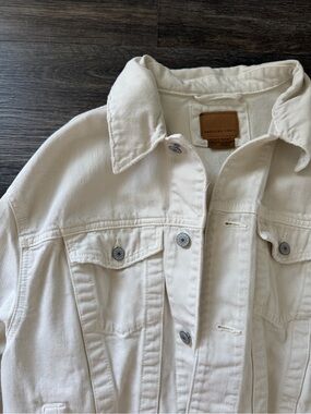 American Eagle Outfitters Cream Denim Trucker Jacket